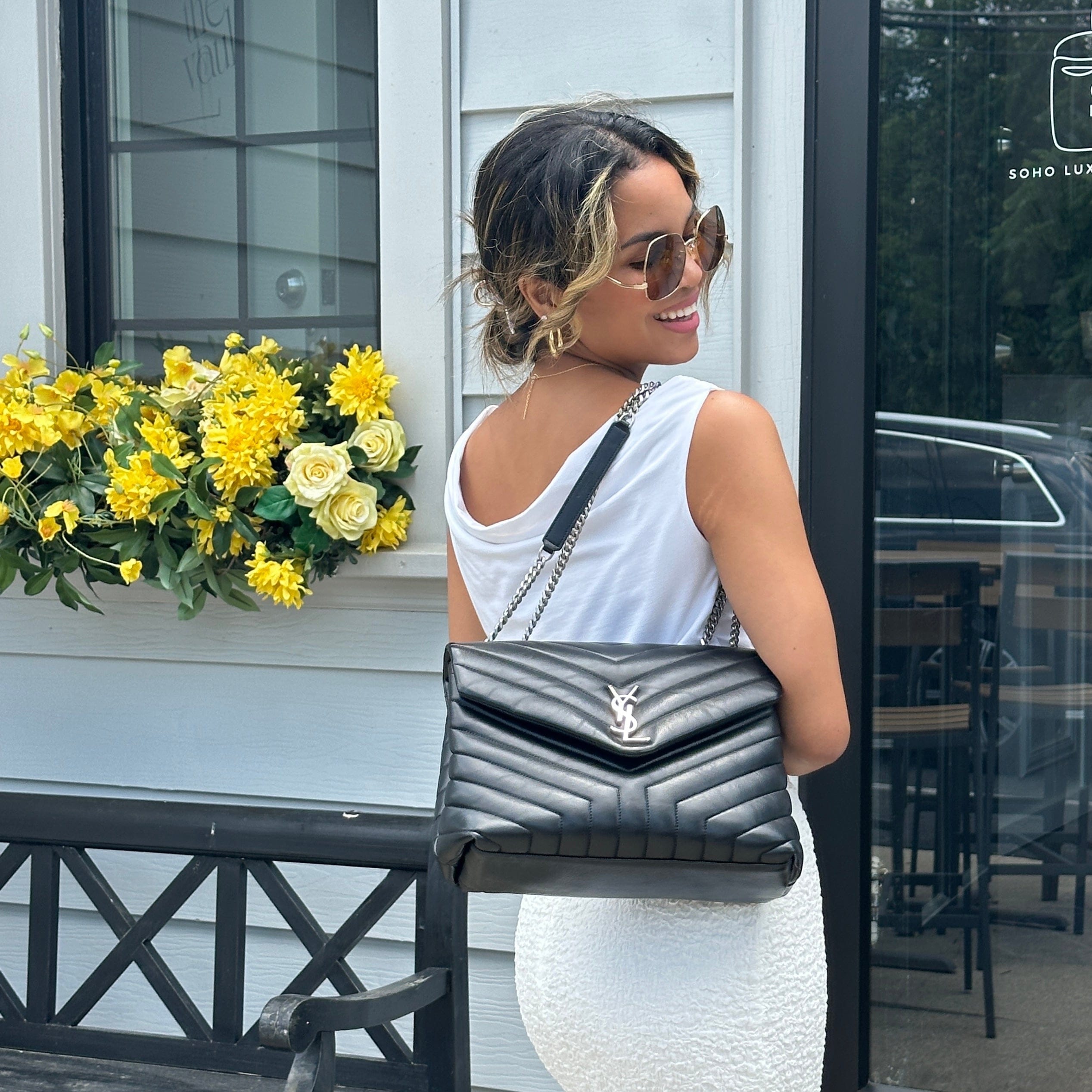 ショルダーバッグ・ポシェット Saint Laurent MEDIUM LOULOU SHOULDER BAG Saint Laurent Medium Matelassé Lambskin Loulou Shoulder Bag
