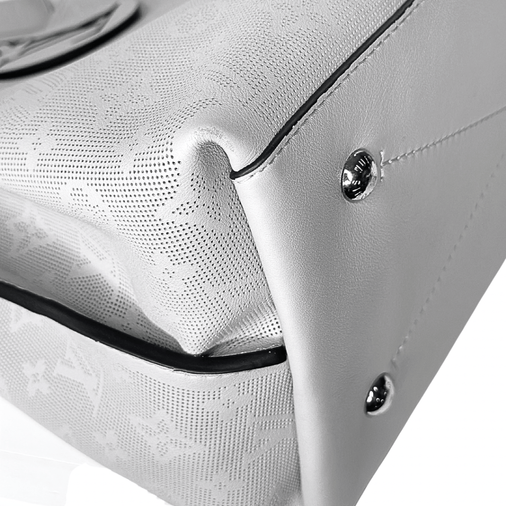 Louis Vuitton Reverse Mahina Carmel Hobo Gris Souris Gray