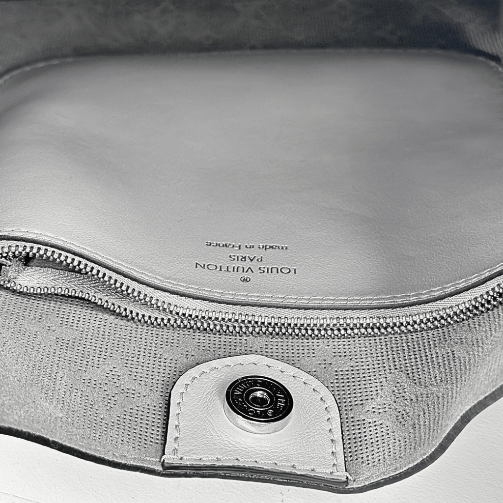 Louis Vuitton Reverse Mahina Carmel Hobo Gris Souris Gray