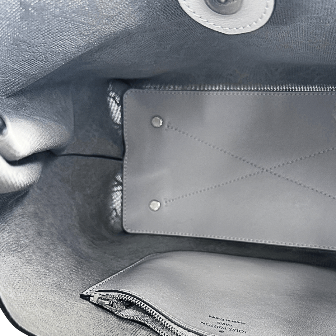 Louis Vuitton Reverse Mahina Carmel Hobo Gris Souris Gray