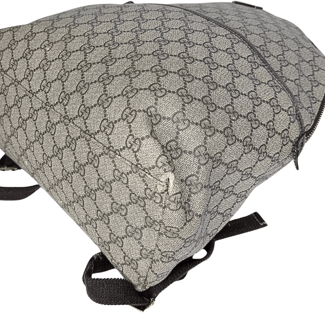 Gucci GG Supreme Medium Backpack