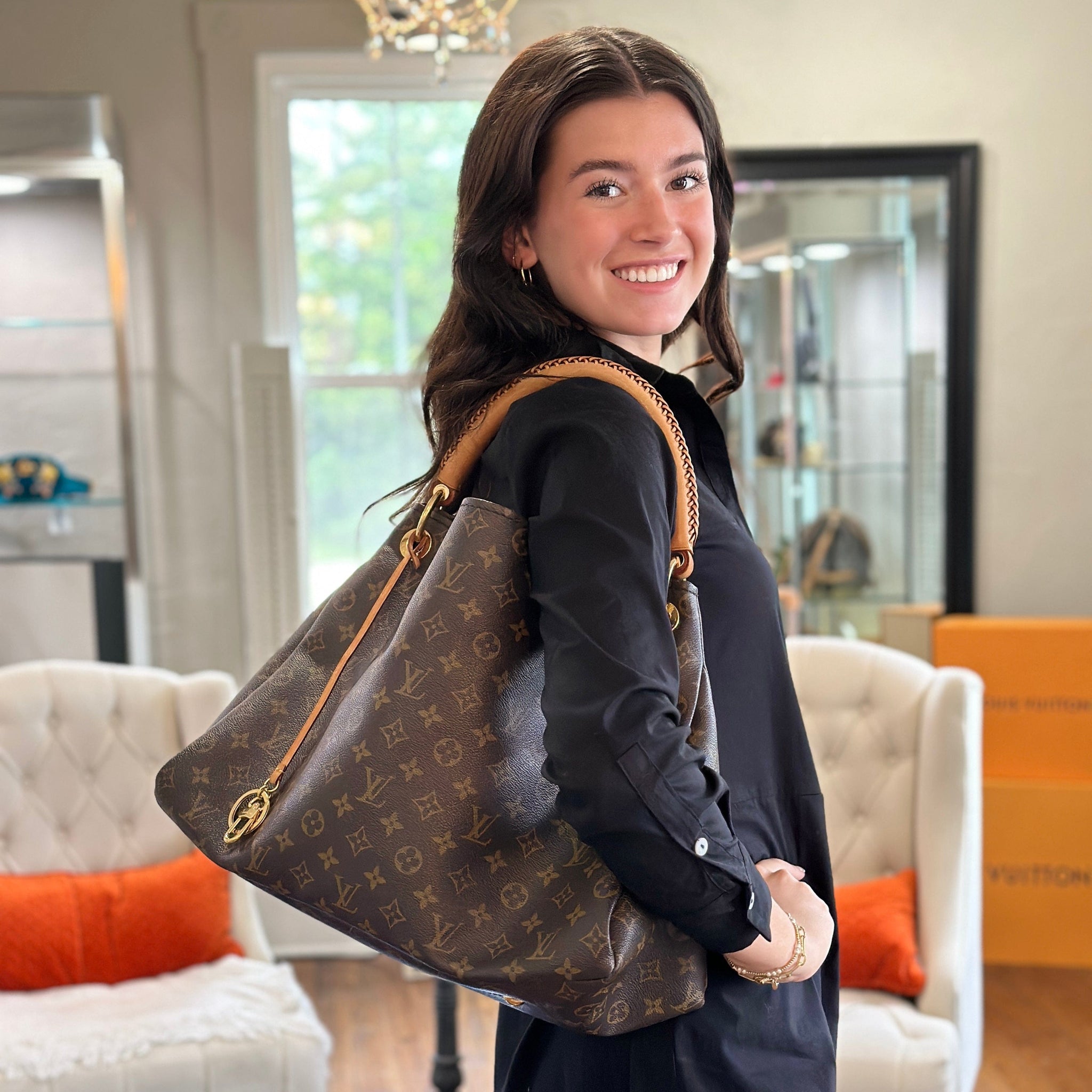 Louis Vuitton Monogram Artsy MM