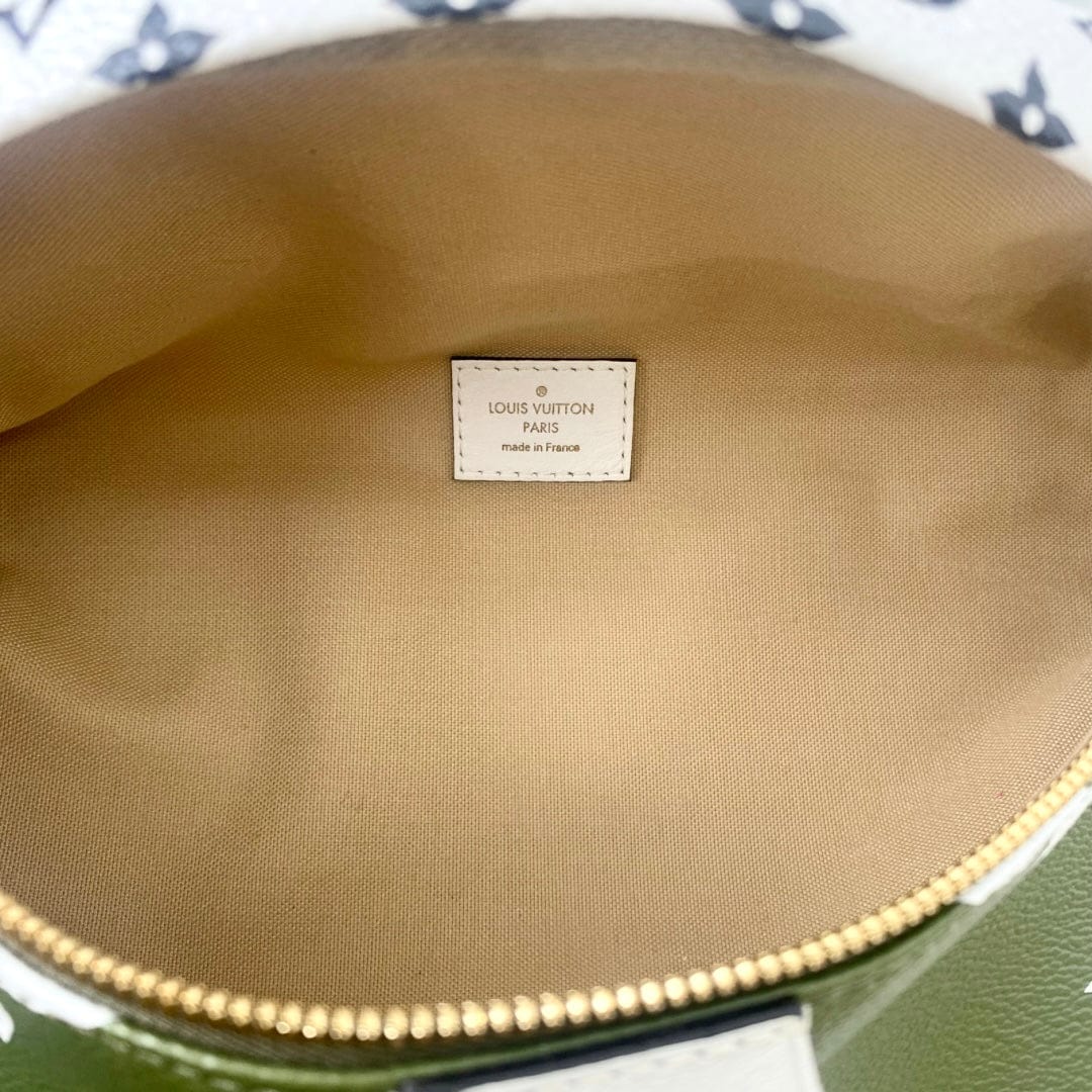 Louis Vuitton Bumbag Monogram Giant Khaki Green/Beige